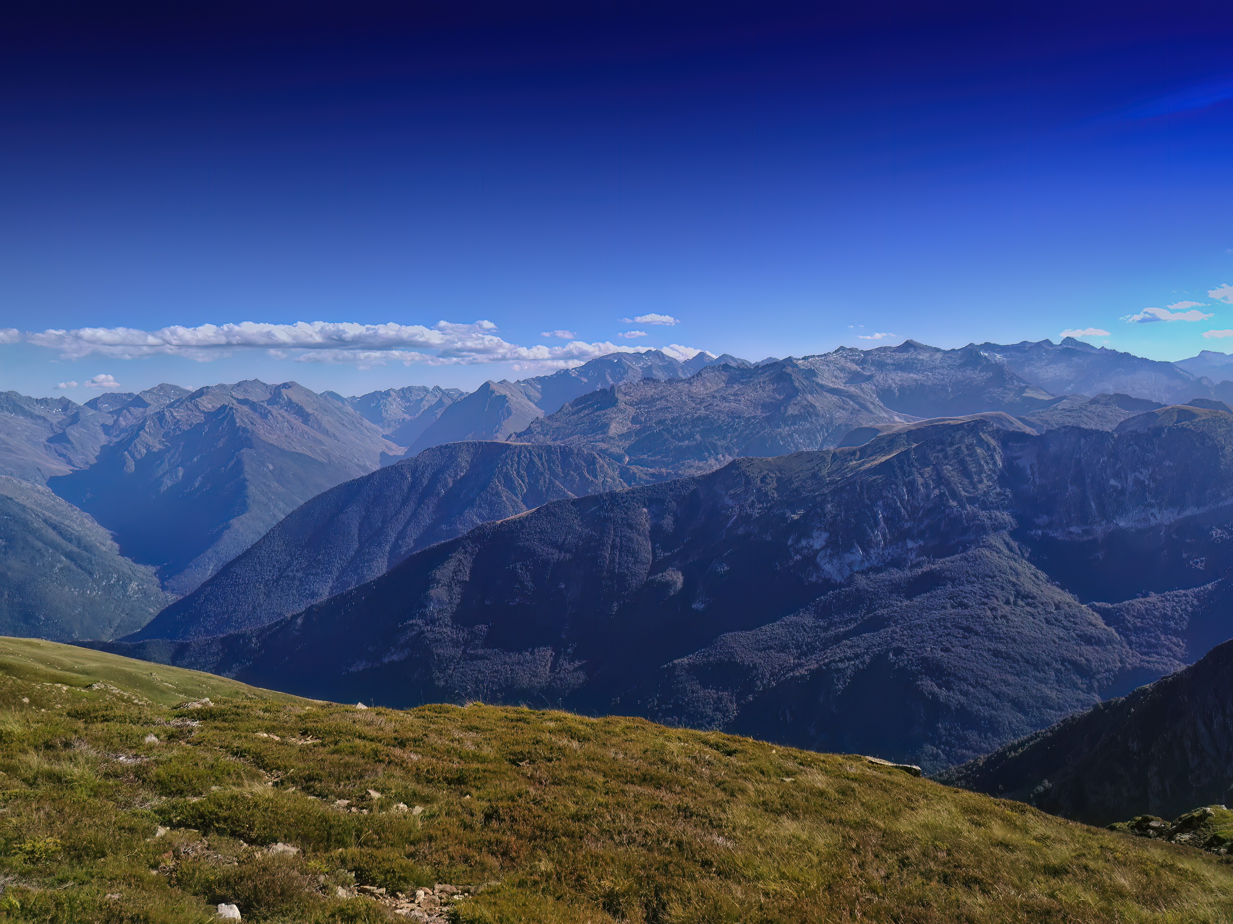 Pic des Trois Seigneurs ጠ Plongée nord sur la vallée de Massat
